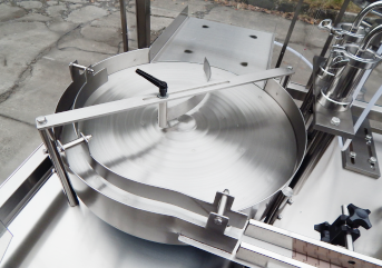 8ml、13ml、15ml裝眼藥水灌裝機細節(jié)圖